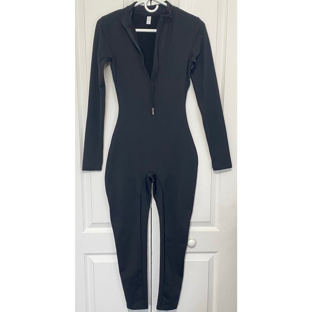 Black Long‑Sleeve Active Jumpsuit • Half‑Zip • Fitted One‑Piece • Size Medium - Picture 2 of 9